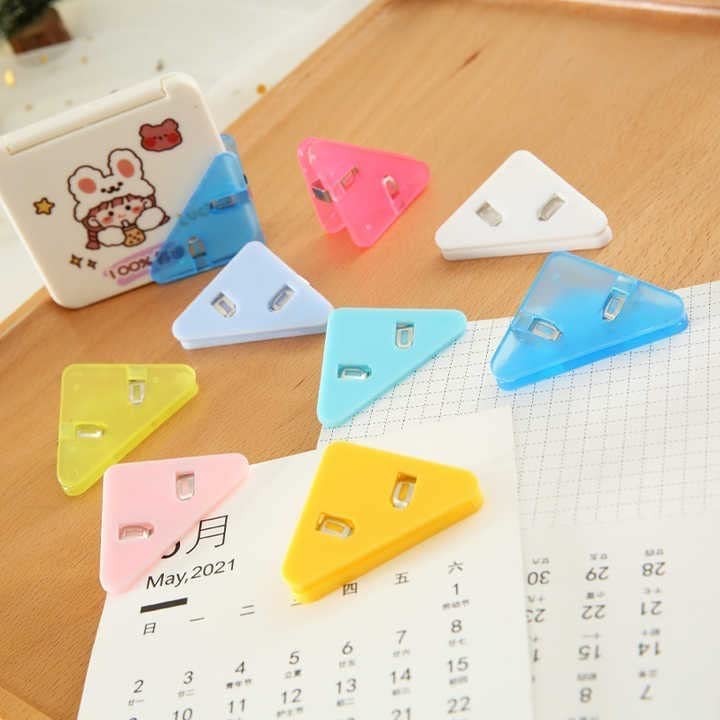 Giftock Triangular Plastic Paper Clips,Clamps for Preventing Paper Corners from Bending Ideal Tool Attaching Documents to Student Reading, Bunch or Office Clip Art 10 Pc