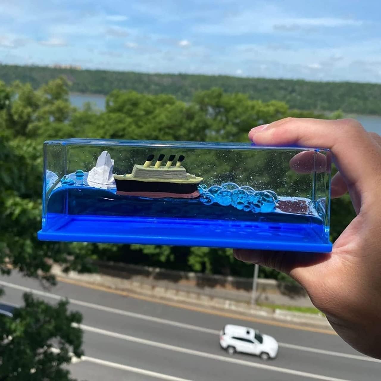 Giftock Liquid Wave Cruise Ship Decoration,Titanic,Cruise Ship That No Longer Sinks, for Car Dashboard Decorative Showpiece/Idol, Paperweight, Home Decor Decoration & Gifting Purpose (Titanic)
