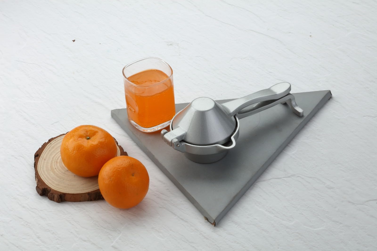 Giftock Aluminium Manual Fruit Juicer Orange Juicer Heavy Duty Hand Press Metal Lime Juicer Hand Juicer, juicer Instant, Orange Juicer, Aluminium Handle Juicer Garlic Paste Per Clove (Aluminium)