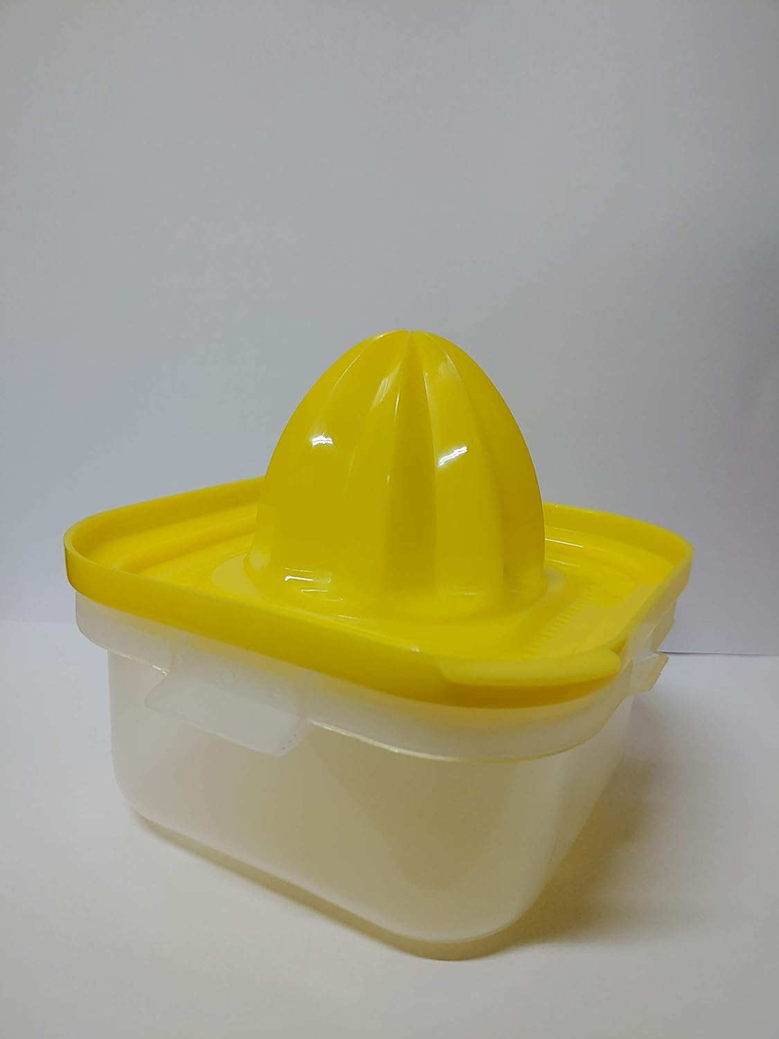 Giftock Hand Press Juciers Plastic Manual Orange/Sweet Lime Juicer Squeezer (Color May Vary)- 1 Pcs