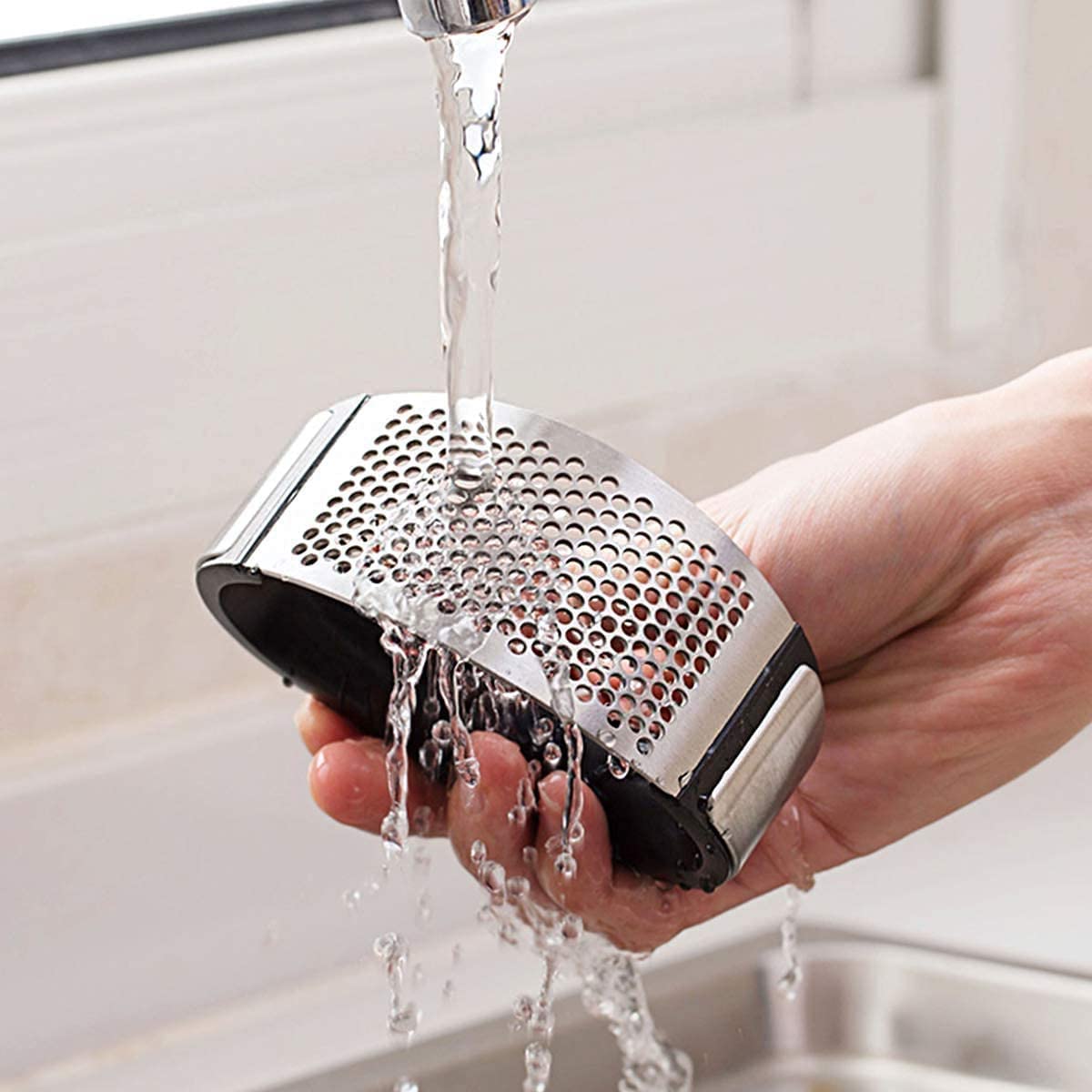 Giftock ENTERPRISE Garlic Press Stainless Steel Garlic Mincer Ginger Crusher and Peeler Squeezer Press Kitchen Gadget with Handle