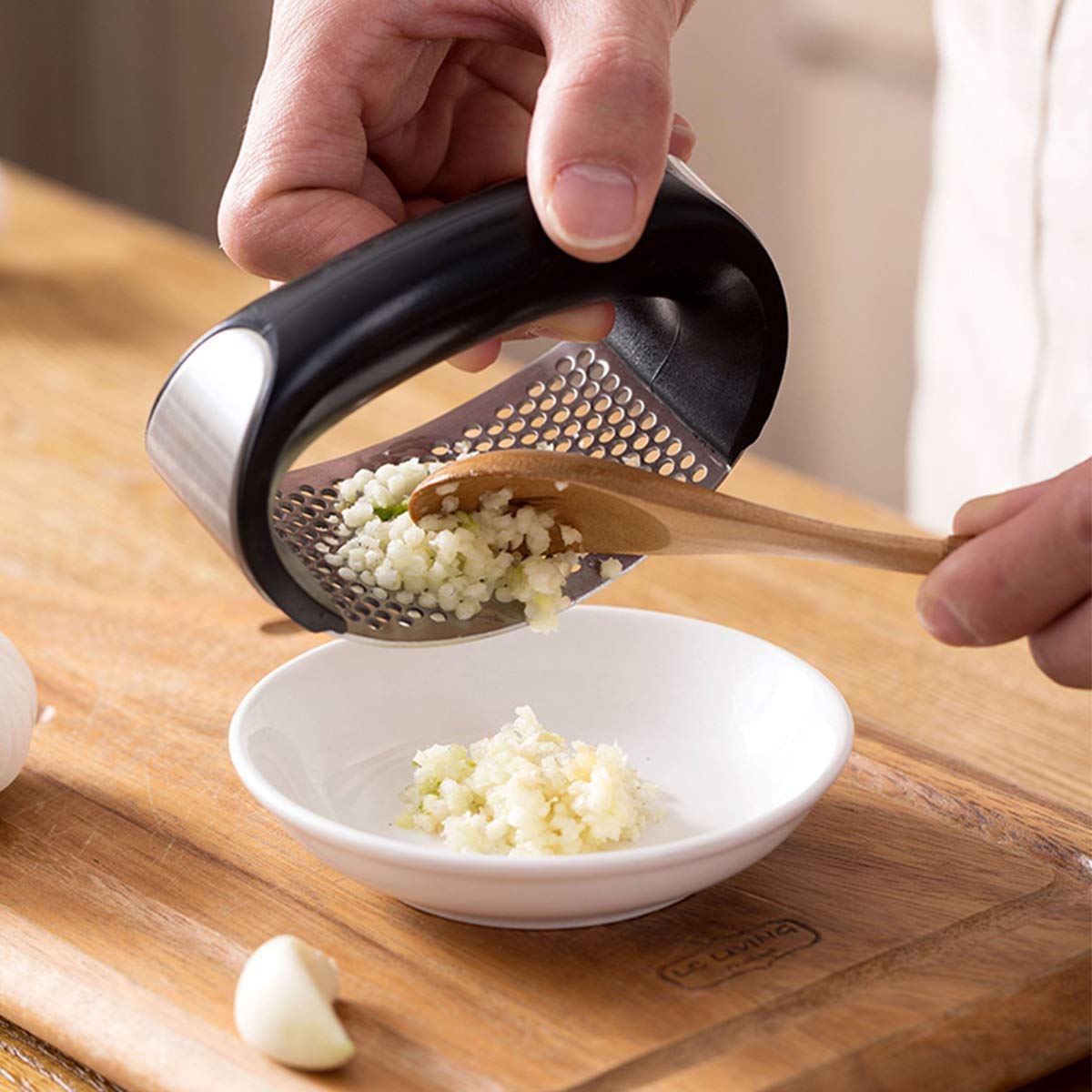 Giftock ENTERPRISE Garlic Press Stainless Steel Garlic Mincer Ginger Crusher and Peeler Squeezer Press Kitchen Gadget with Handle