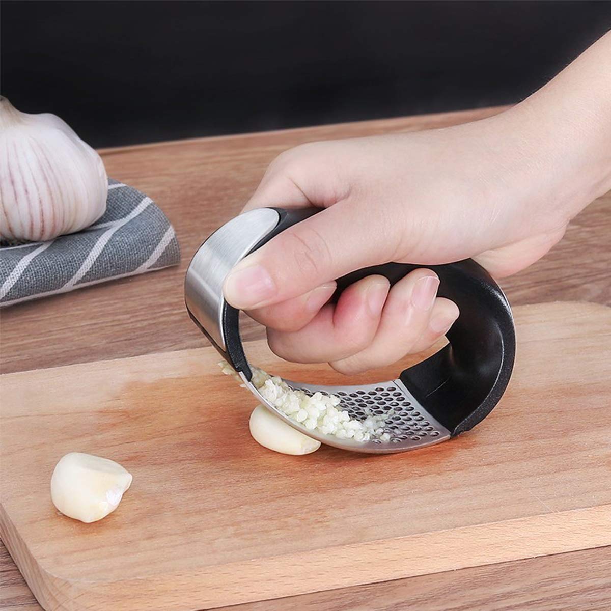 Giftock ENTERPRISE Garlic Press Stainless Steel Garlic Mincer Ginger Crusher and Peeler Squeezer Press Kitchen Gadget with Handle