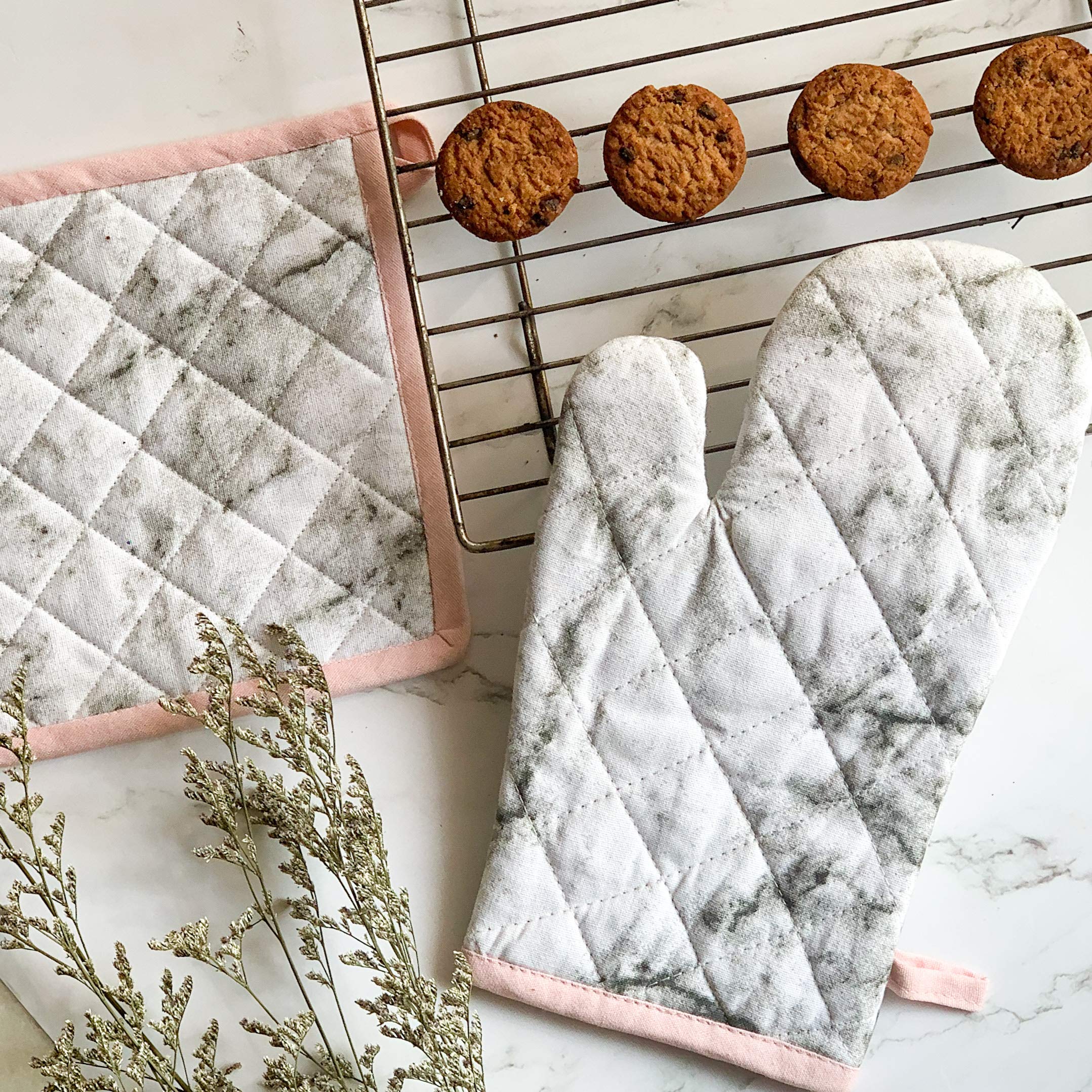 Giftock Printed Cotton Oven Mitten with Pot Holder (Multi)